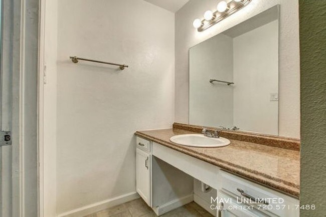 Foto del edificio - 5373 Field St