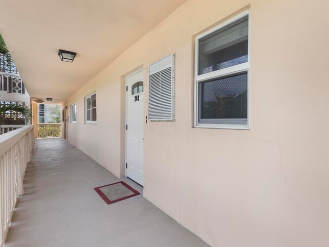 Foto del edificio - 750 NE Spanish River Blvd