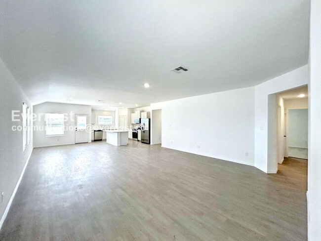 Building Photo - 300 Dreyer
