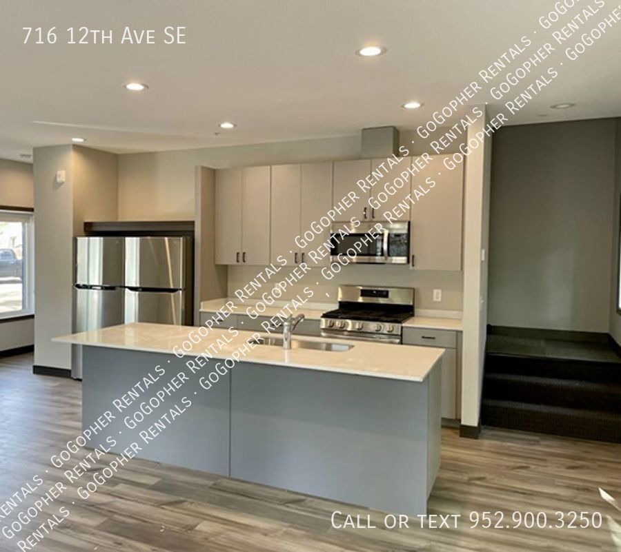 Foto principal - 716 12th Ave SE