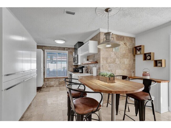 Foto del edificio - 3215 NE 7th St