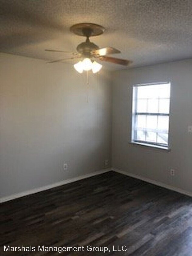 Building Photo - 405 Chateau St
