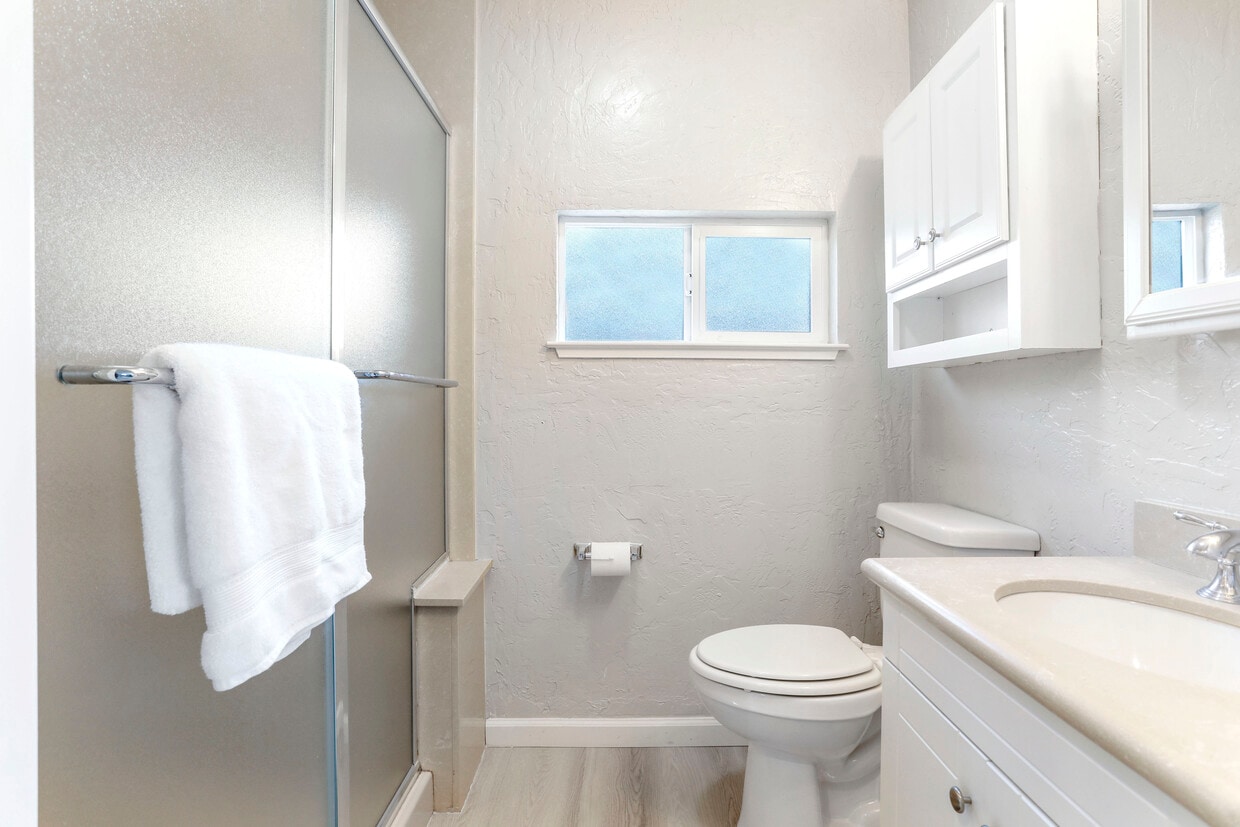 Foto del edificio - 3290 Cabrillo Dr