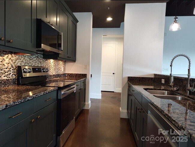 Foto del edificio - 2338 Yadkin Ave