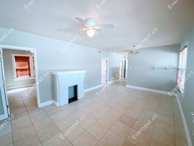 Foto del edificio - 308 W Warren Ave