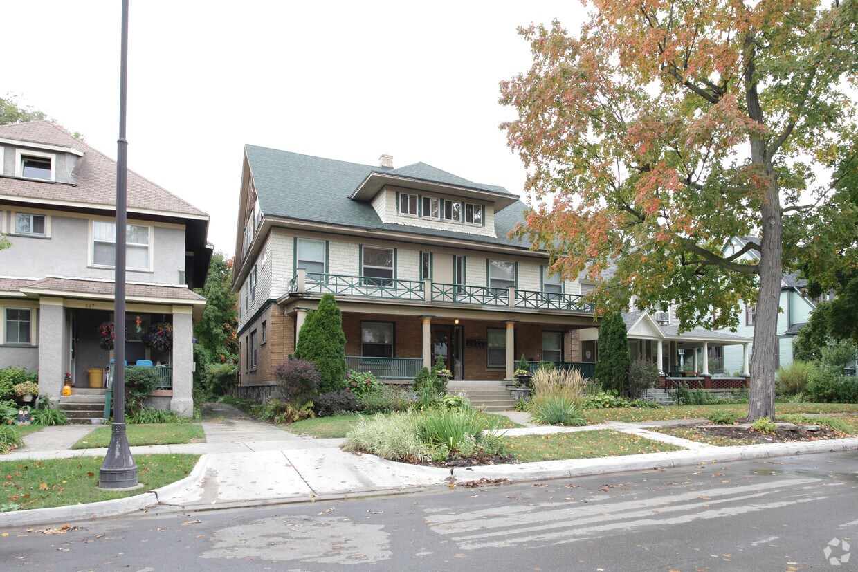 Primary Photo - 561-563 Paris Ave SE