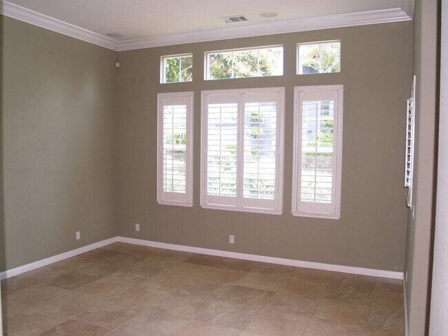 Photo - Beautiful end-unit Townhouse 3 bedrooms/2....