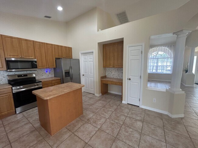 Foto del edificio - Gorgeous 4/2 wont last long