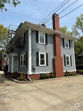 Building Photo - 542 Angell St