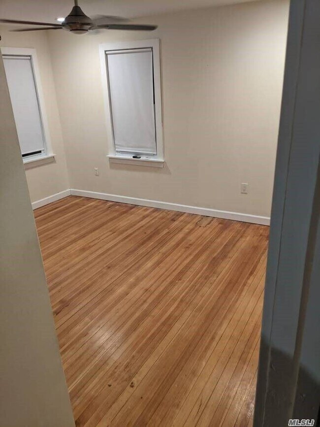 Foto del edificio - 98 W Pulaski Rd