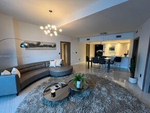 Building Photo - 200 Biscayne Blvd Way