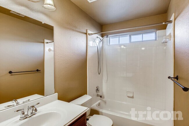 Foto del edificio - 5912 Chuck Wagon Ln