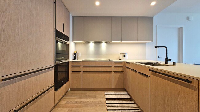 Building Photo - Fully Furnished 3BR/3BA with Ocean Views at The Park Ward Village