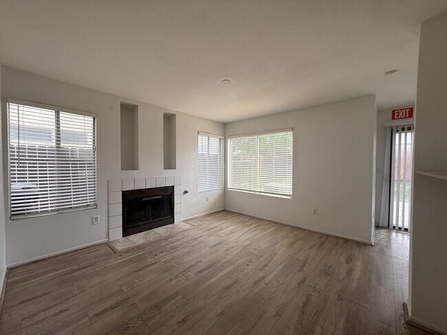 Foto del edificio - Lancaster 3 Bedroom + 3 Bathroom