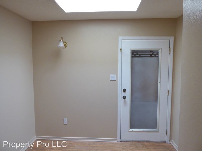 Building Photo - 304 Geraldine Loop SE