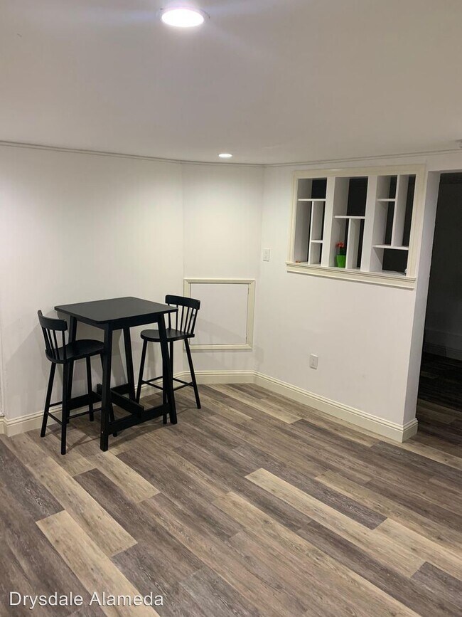 Foto del edificio - Studio, 1 bath House - 1549 Bay Street