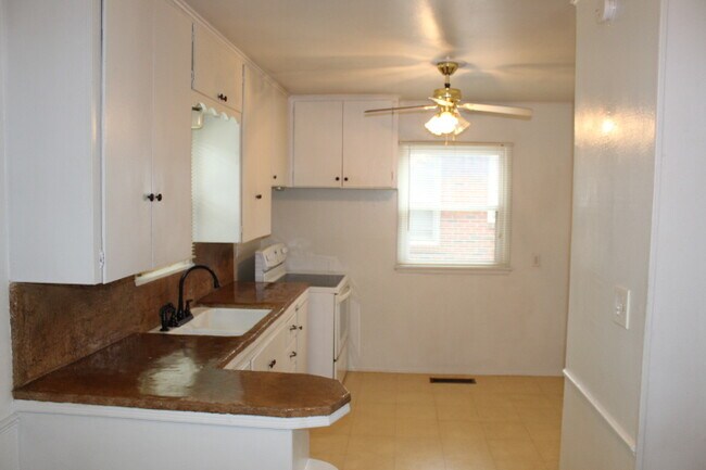 Building Photo - 1500 Carlisle Ct