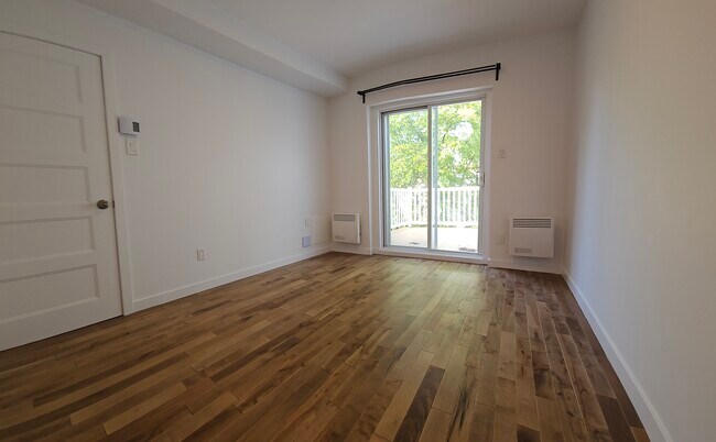 Building Photo - 12327 Boul Saint-Germain