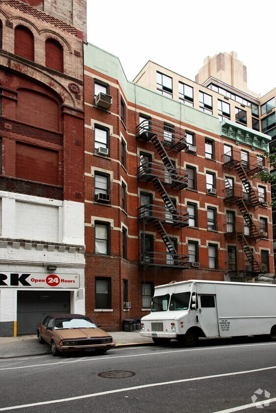 Primary Photo - 152 W 20th St