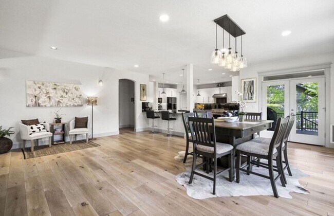 Foto del edificio - 19062 Mount McLoughlin Ln