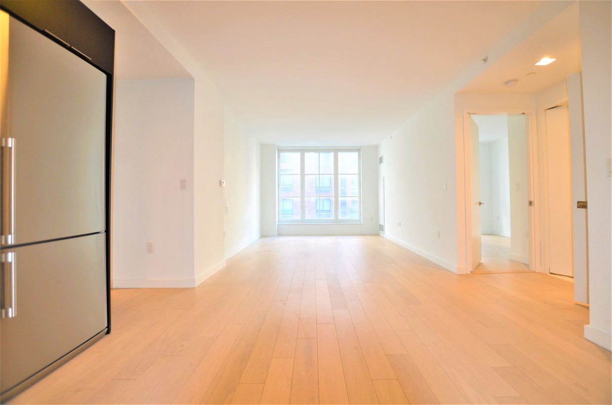 Foto principal - 535 W 43rd St