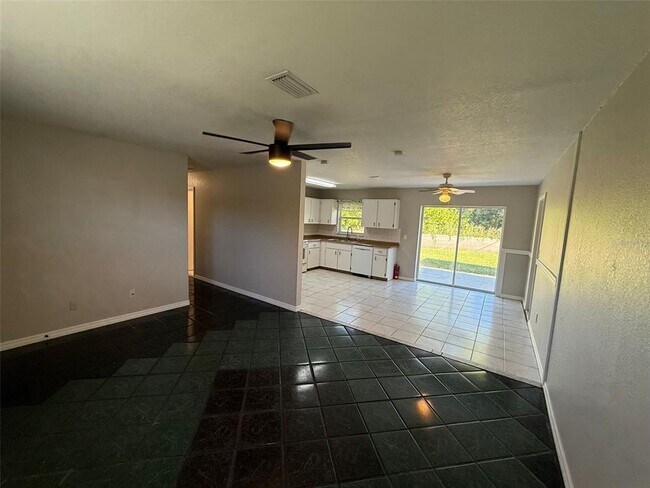 Foto del edificio - 18314 Quadrille Ave