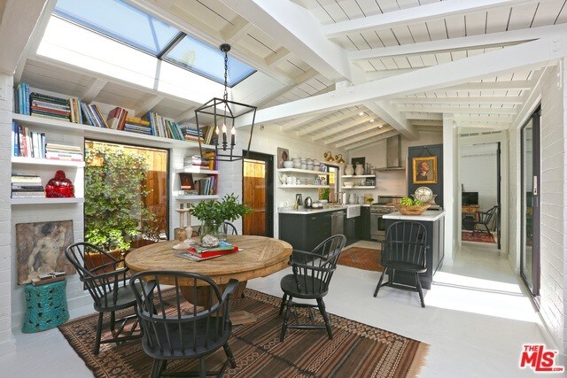 Foto del edificio - 8944 Ashcroft Ave