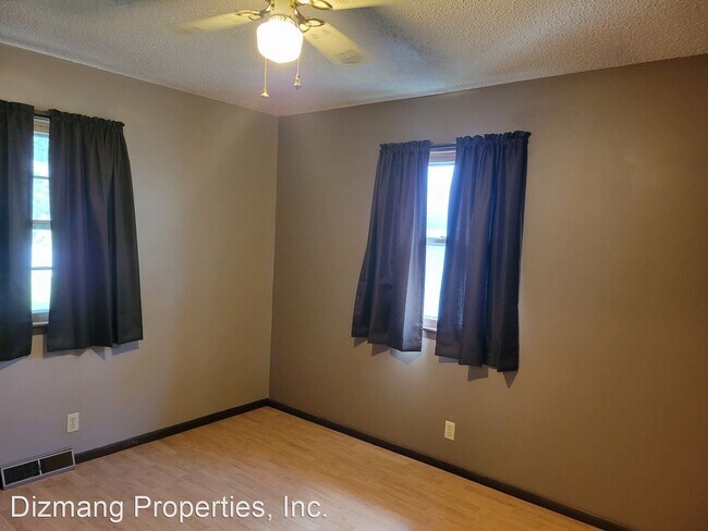 Building Photo - 3 br, 2 bath House - 941 E Caravan St.
