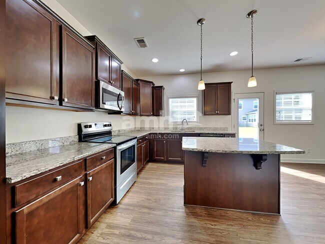 Building Photo - 531 Lateleaf Dr