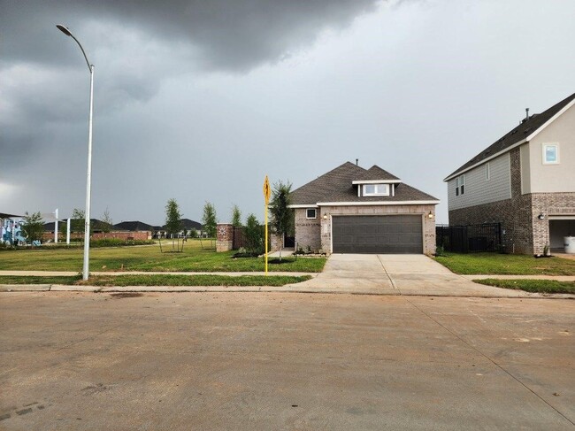 Building Photo - 27407 Sunterra Village Dr