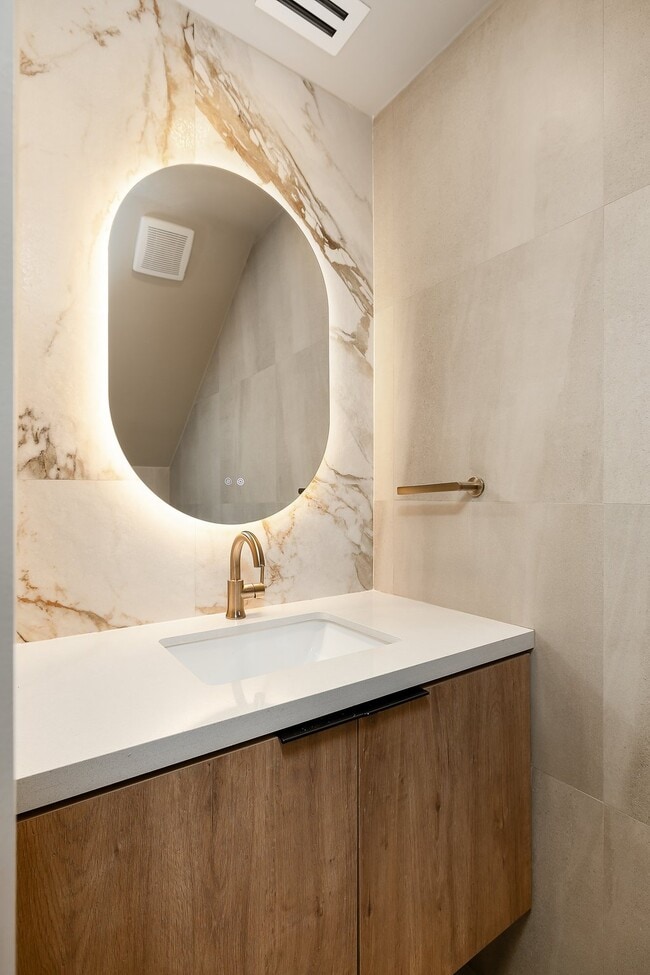 Building Photo - Carey Estates 705