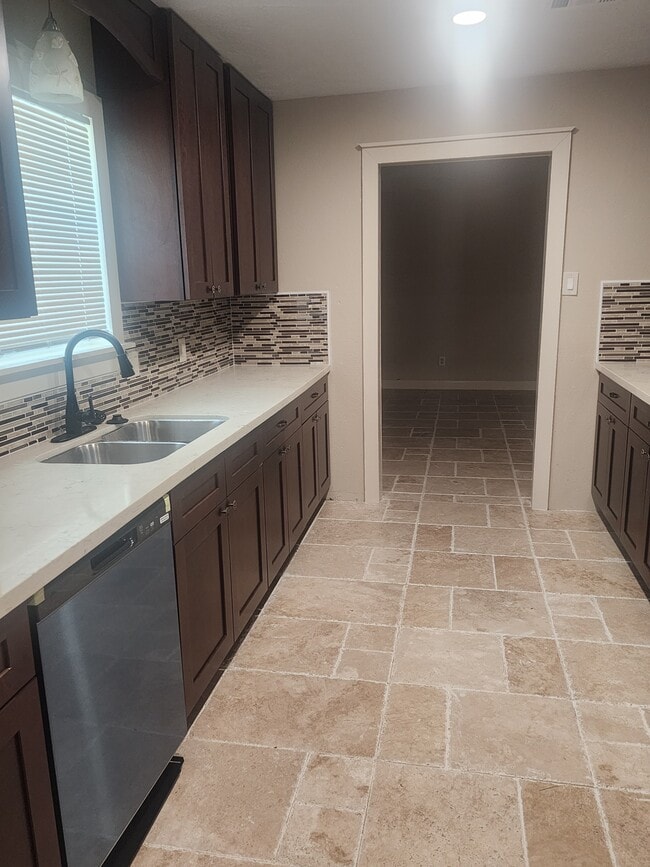 Building Photo - 8380 Shenandoah Dr