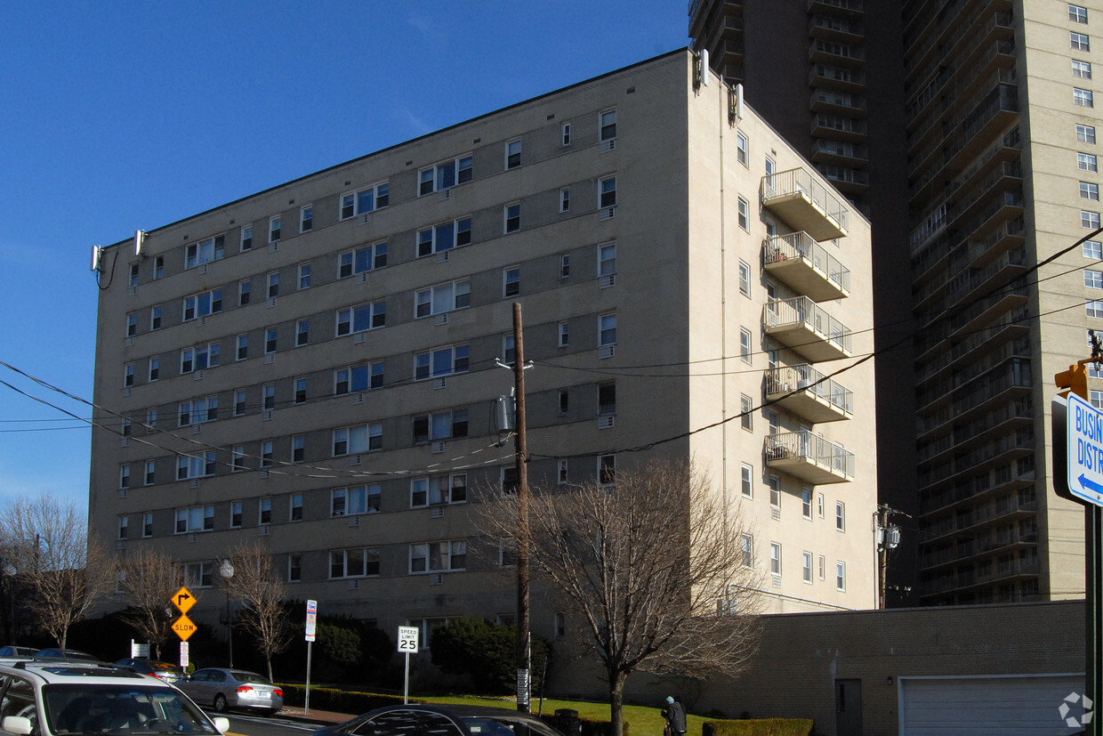 Building Photo - Park East Apartments