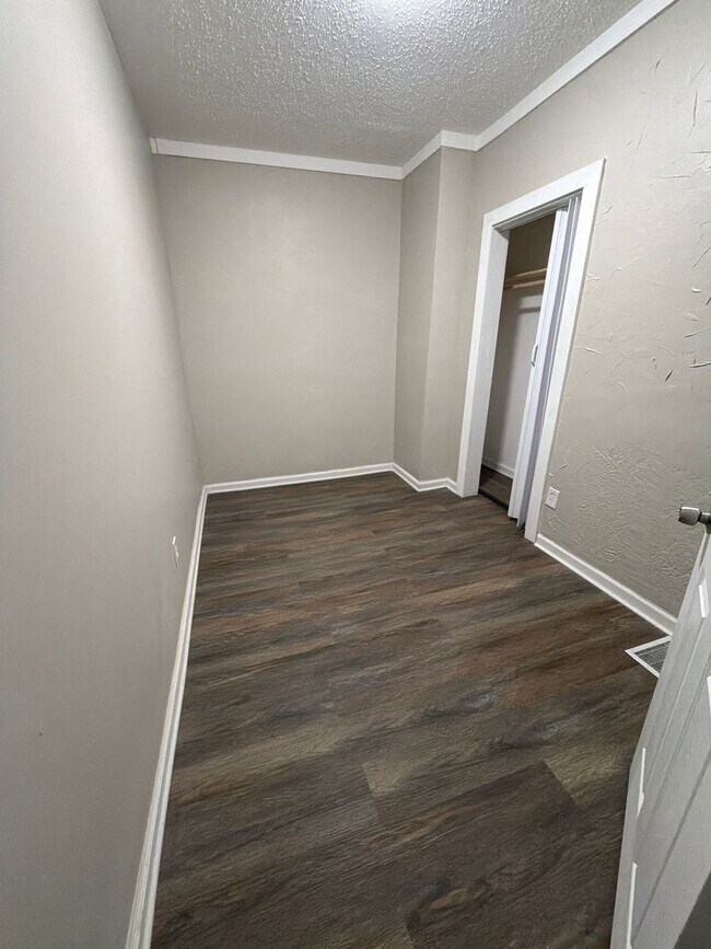 Foto del edificio - 2725 Solway Ave