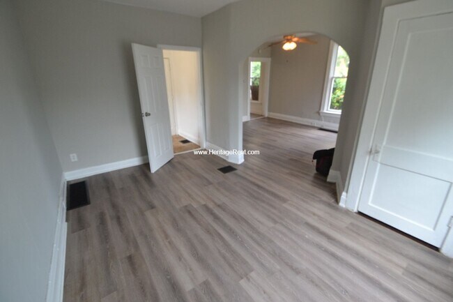 Building Photo - Latonia Home with off Street Parking and L...