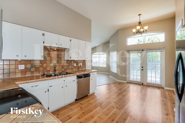 Foto del edificio - 2202 Cattleman Dr