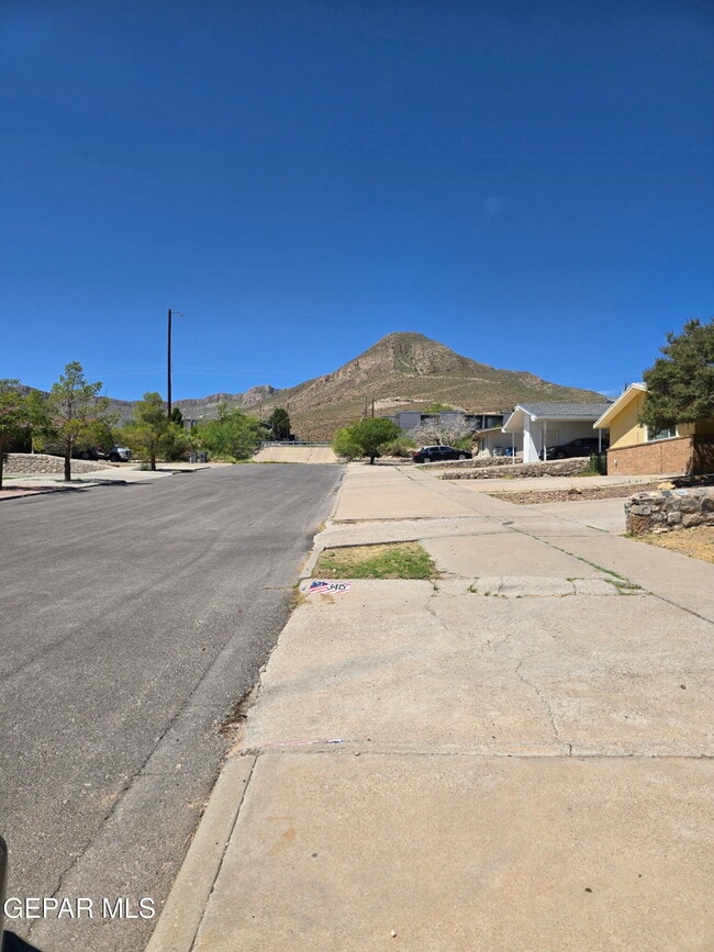 Building Photo - 3415 Wickham Ave