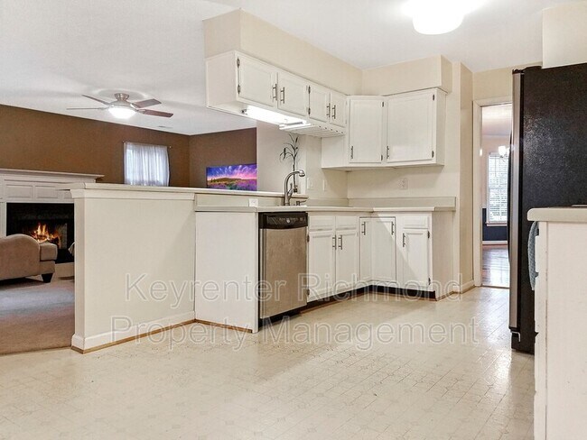 Foto del edificio - 7704 Middlefield Mews