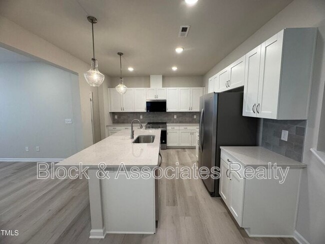 Building Photo - 124 Kobus Ct