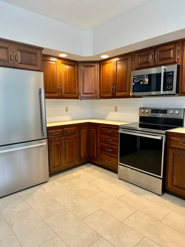 Building Photo - 4480 Post Rd