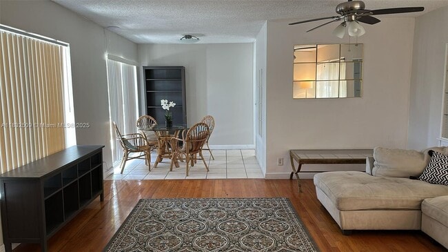 Building Photo - 90 Isle of Venice Dr