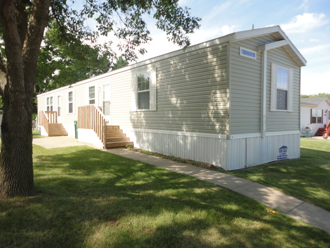 Building Photo - Cedar Knoll