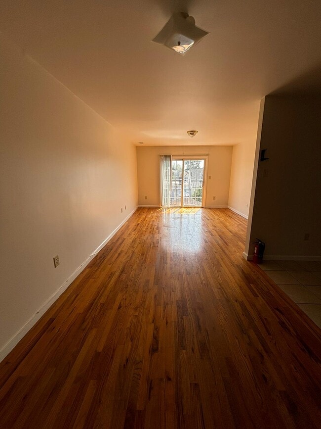 Building Photo - 28 Delavan Pl