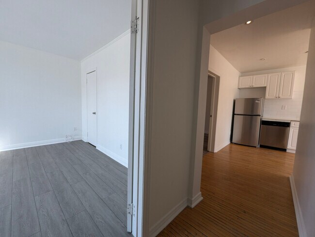 Building Photo - 136 Weber St E