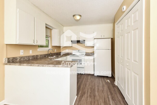 Foto del edificio - 7352 Pinedale Dr