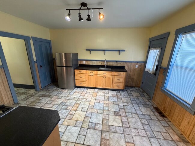 Building Photo - 127 Church Ave