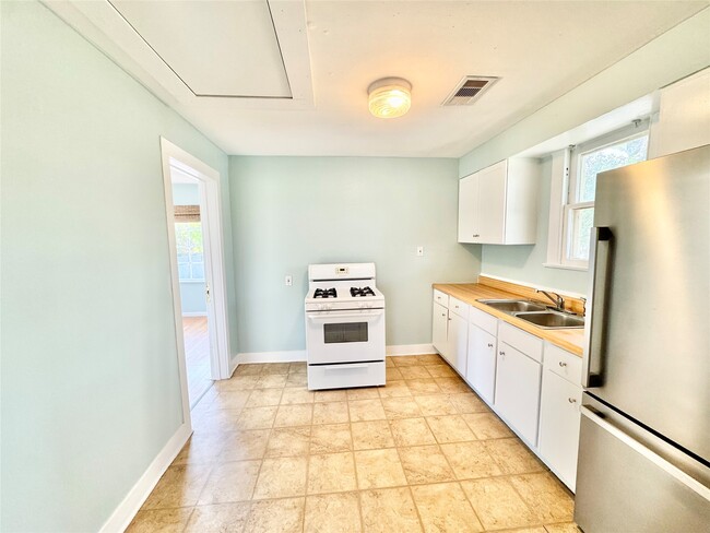 Building Photo - 1505 Avenue L