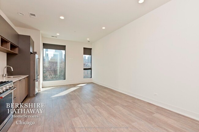 Building Photo - 853 N Larrabee Street