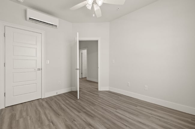 Building Photo - 14985 Sunset Eve Lp