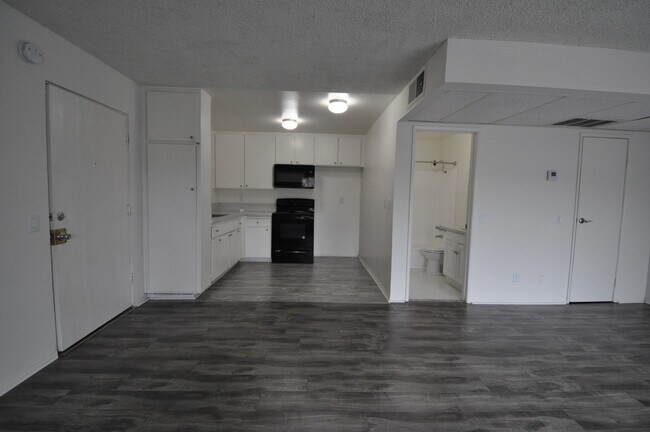 Building Photo - 13800